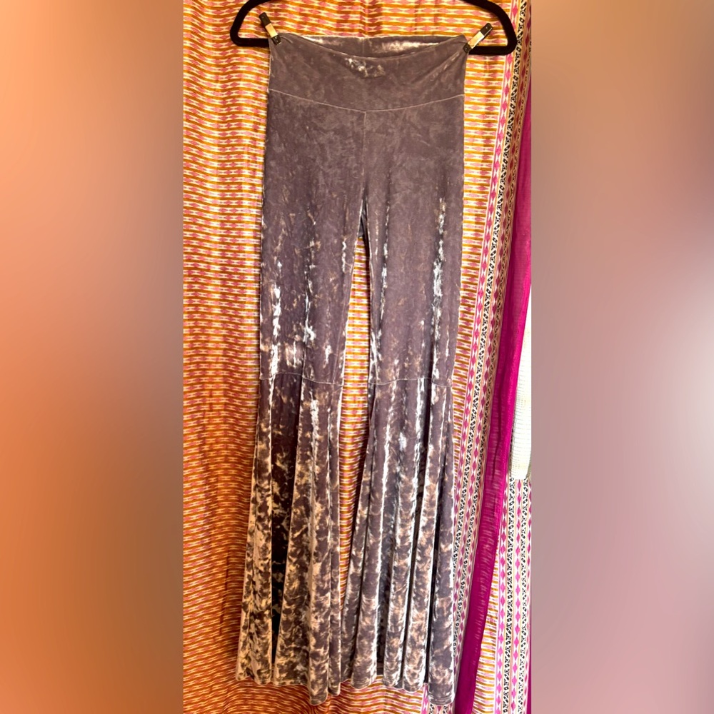 Chic Gray Tie-Dye Flared Pants